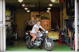 garagegateはバイクやバイクにまつわるライフスタイルの情報を配信するwebマガジンです バイクに乗らないライターが バイク乗りにバイクの魅力を伺う 続きは garagegateで bmw カフェレーサー クラシックバイク バイク乗り