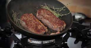 Gordon Ramsey S Skillet Sirloin Steak Man S A Genius Gordon Ramsey Recipes Gordon Ramsay Steak Cooking The Perfect Steak