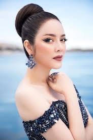 Ở đây, không chỉ nói riêng về mảng điện ảnh, mà kể cả trên thương trường cô bộ phim tham gia: Dan Kiá»u Ná»¯ Va Ä'áº¡i Gia Sau 12 NÄƒm Ly Nha Ká»³ Giau Khet Tiáº¿ng Váº«n Thua Hoa Háº­u