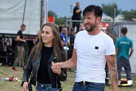 So hat nicht nur kaufland die werbung mit michael wendler und seiner. Michael Wendler Arger Beim Wiesn Besuch Mit Laura Muller Brigitte De