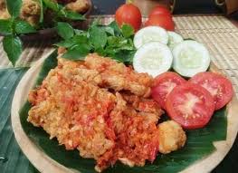 Pedasnya 'nampol', bikin lidah terbakar dan tentu bikin santap jadi lebih semangat untuk pencinta pedas.saking disukai, sambal ayam geprek ini bukan hanya disajikan untuk hidangan ayam goreng saja, tetapi juga menu lain seperti ikan, jamur goreng tepung, tahu dan tempe, bahkan sayuran goreng. Resep Membuat Ayam Geprek Sambal Bawang Enak Terlezat August 2021