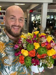 Keeping it fresh and bold❤️💐 Everyone needs a fabulous floral!  Lafleurfloralsandevents.com 954-314-7999 Order today!