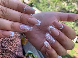 Quieres aprender como poner las uñas acrilicas facil y rapido con nuestros metodos? Color Y Piel Unas Acrilicas Nude Con Diseno French Cristales