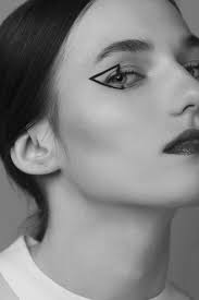 Black And White Graphic Eyeliner Model Daria Eastern Models Photo Edyta Bartkiewicz Makeup Simona Petrucci Makeup Black White G Graphic Eyeliner Makeup Eyeliner Black And White Makeup