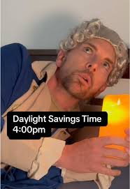 Daylight savings time got me like…🔦🕯️ #relatable #comedy #daylightsavings  #momsoftiktok #momlife
