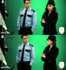 Bahar şahin, kendisi gibi oyuncu olan cenan adıgüzel'le birlikteyken, 'zalim i̇stanbul' setinde yakınlaştığı iddia edilen ozan dolunay'la, bostancı'da bir mekanda öpüşürken görüntülendi. Lise Devriyesi Cekimlerinden Bahar Sahin Ve Mehmet Ozan Dolunay Turkish Actors Turkish Beauty Actors