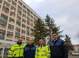 Vezi si alte spitale similare cu spitalul clinic de urgenta „avram iancu oradea. Patru PoliÈiÈti ImbrÄcaÈi In Supereroi Au Dus Cadouri Copiilor InternaÈi La Spitalul Municipal Din Oradea Alesdonline