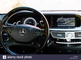 Interno Designo Di Usato Mercedes Classe S S350 Lungo W221 Supporto Per Auto Su Una Strada Nel Quartiere Mytishchi A Mosca Oblast Di Foto Stock Alamy