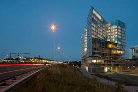 Het hotel fungeert als verbinding tussen de zuidas en de rai. Projects Wiel Arets Architects