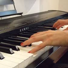 Kʰlavi̯aˈtʰuːɐ̯] (von lateinisch clavis ‚schlüssel', im übertragenen sinne ‚taste'; Klavier