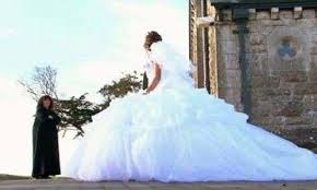 La storica firma dell'atelier di abiti da sposa gerardina spose, famosa a livello internazionale per il. L Abito Da Sposa Piu Ingombrante Del Mondo Appartiene Ad Una Ragazza Gipsy E Pesa 95 Chili Pourfemme