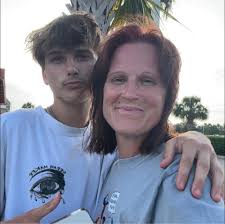 All welcome to book a time slot below! 🐰🐣📸 Location @ Shyann Wells  Studio 8441 southpoint drive, Richmond, MO Special for Subscribers only  have flexible booking