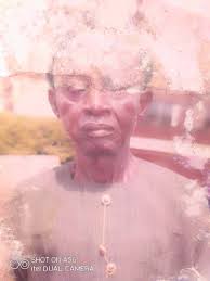 Editor in the house please edit this my late Father picture for me..na only  picture i have now