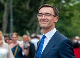 Телевизионная карьера влады началась в 2016 году после того, как в интернете распространилось фото красивой девушки с флагом украины на футбольных трибунах. Ukrayinavdoma Chem 7 Dnej Karantina Zanimalis Vedushie Kanala Ukraina Glamurchik Tochka Net