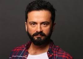 Onur şan ,orhan hakalmaz ın programında sazıyla çalıp söylüyor. Onur San Kimdir Kac Yasinda Nereli Boyu Kac Hayati