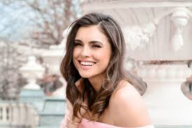 This stunning gal is amra silajdzic dzeko; Pogledajte Kako Je Amra Dzeko Izgledala Na Pocetku Karijere
