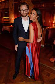 Is tom hiddleston single or married? Tom Hiddleston Living With Co Star Zawe Ashton In Atlanta After His Friends Deny They Re Dating