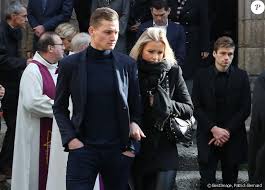 Raymond poulidor heeft veel vertrouwen in zijn kleinzoon mathieu van der poel. Mathieu Et David Van Der Poel Petits Fils Du Defunt Guest Sorties Des Obseques De Raymond Poulidor En L Eglise De Saint Leonard De Noblat Le 19 Novembre 2 Purepeople