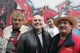 W klasycznym okresie swojej twórczości, między 1968 a 1976 rokiem, grupa wytworzyła charakterystyczne brzmienie łączące rock and rolla ze stylistyką wschodniosłowiańskiej muzyki ludowej. Zespol Trubadurzy Z Lodzi Juz Pol Wieku Wystepuje Na Estradzie Dziennik Lodzki