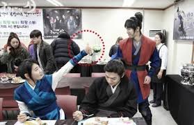 He has garnered further recognition as an actor and rose to international popularity around asia with. Suzy Gives Lee Seung Gi Fans A Thumb Up For Catered Buffet Dinner Soompi