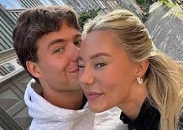 Maiken Utsi og Liam Østvik Atlen på kjærestetur i Nord-Norge