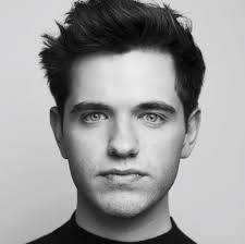 Simon Lynch's Instagram, Twitter & Facebook