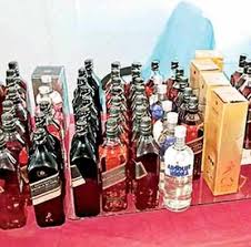 Johnny walker bild auf holz gemalt. Hyderabad Foreign Liquor Adulteration Racket Busted 99 Bottles Seized Hyderabad News Times Of India