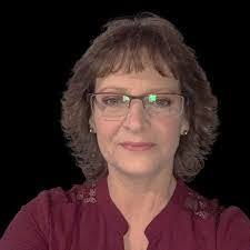 Tracy Pohlman's Instagram, Twitter & Facebook