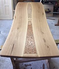 La Mesa De Comedor De Madera Adge De Roble Masivo Hecho A Mano Etsy In 2020 Wood Humble Household Oak