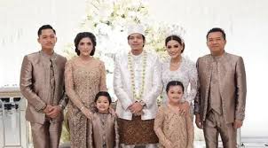 Anang hermansyah known as a musician and music workers, as well known as the former husband of the famous pop singer krisdayanti. Anang Hermansyah Jawab Kabar Kehamilan Aurel Hermansyah News Entertainment Fimela Com