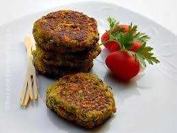 Se scurge dovlecelul ras de zeama si se adauga la amestec. Chiftelute De Dovlecei Si Morcovi ReÈ›ete Fel De Fel