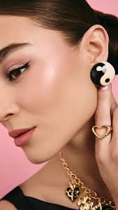 Get ready for a Butrich summer! Ready to discover our new collection  Corallina Butrich? Available this Wednesday at Butrich.com 🦞 ¿Adivinaste?  Descubre nuestra nueva colección Corallina Butrich, desde este miércoles en  Butrich.com.pe