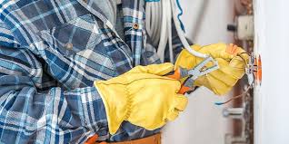 How long does it take to become an electrician in australia. Everything You Need To Know About Electrician Licenses And Courses Hipages Tips For Tradies 2021