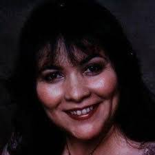 Laura Stillman's Instagram, Twitter & Facebook