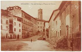In welchem alter sterben die meisten menschen in deutschland. Italien Circa 1922 Eine Postkarte In Italien Gedruckt Zeigt Sepia Getonten Foto Von Spoleto Stadt Text Im Bild Bedeutet Lizenzfreie Fotos Bilder Und Stock Fotografie Image 12943761