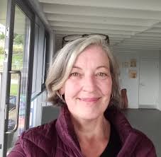 Can someone tell me who is in charge of the Tarnagulla Hall?