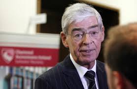 Alan Dukes apologises 'unreservedly' over comments about 'border people'  and violence