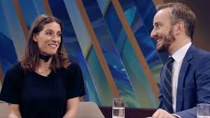 Jan böhmermann, moderator beim neo magazin royale, brachte den türkischen präsidenten erdogan gegen sich auf, löste den varoufake mit nur einem mittelfinger aus und spottet seitdem mindestens. Jan Bohmermann Kehrt Mit Dem Zdf Magazin Royale Zuruck Stern De