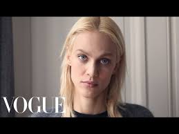 Decoding French Gestures, With Aymeline Valade