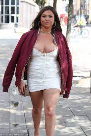 Busty wife does it again. Towie S Fran Parman Sizzles As She Puts On A Busty Display In A Silk Shirt Aktuelle Boulevard Nachrichten Und Fotogalerien Zu Stars Sternchen