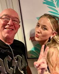 Beach spot for relaxing with wine