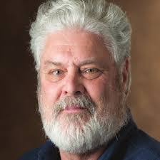 Dennis Araujo's Instagram, Twitter & Facebook