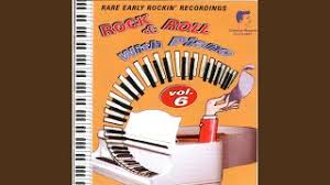 A little bird needs help to fly mamma pushes her out of the nest and says try, try try! even though she is afraid she spreads her wings without looking down oh oh Good Better Best Y Akoto Von Various Artists Laut De Song