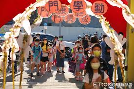 Jun 24, 2021 · 今年寒假，全國高中以下學校因為校園環境要清消，已延後開學四天，7月2日為本學期最後一天，7月3日開始放暑假。原訂110學. Culspg6gcpveam