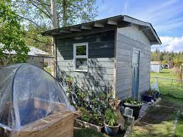 We needed someone to finish siding the shed and found Jason Solowan. He did  a great job for a reasonable rate. He's not