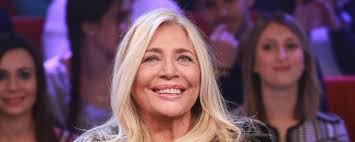 Elisabetta ferracini e paolo capponi sono i due figli della nota conduttrice televisiva mara venier, oggi ospite a l'arena di massimo giletti. Mara Venier Di Nuovo Nonna E Nato Claudio Figlio Di Paolo Capponi Tvzap