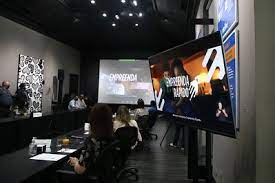 O apoio a microempreendedores que fazem vendas por meio das chamadas maquininhas de pagamento foi inserido pelo senado e pela câmara na medida provisória editada para garantir crédito a pequenas e legislativo insere apoio a microempreendedores na mp 975; Banco Do Povo Lanca Cartao Pre Pago Para Apoiar Microempreendedores Na Pandemia Primeira Edicao