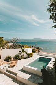 Bien souvent, en arrivant en corse, la première des envies est de se baigner, tant la mer et les plages corses sont attirantes. Une Maison De Reve En Corse Pour Des Vacances Les Pieds Dans L Eau Ma Maison De Reve Architecte Maison De Vacances