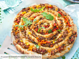 Pizza Escargot A La Saucisse Recettes Recette En 2020 Recettes De Cuisine Recette Facile Pate A Pizza