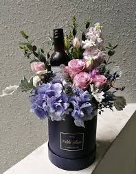 Pin By Claudia Patricia Cano Bedoya On Basket In 2020 Flower Box Gift Flower Shop Decor Birthday Flowers Bouquet